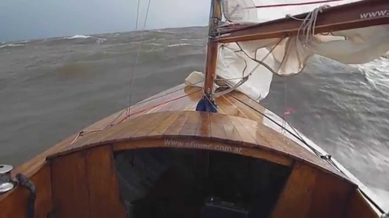 Sailing extreme, Dragon to high speed,13.5 kn. Rio De La Plata