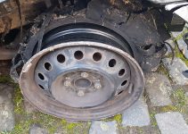 Brutaler Reifenschaden