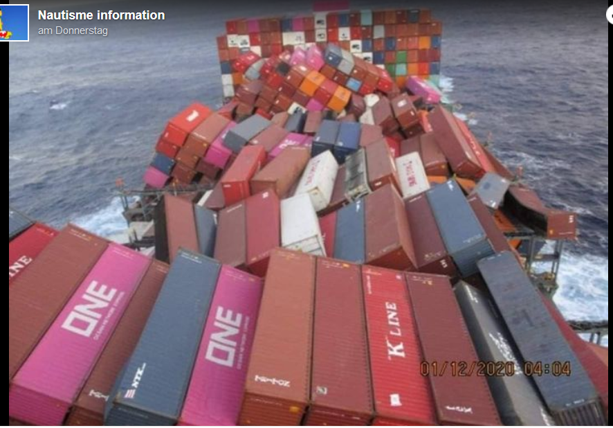 Gefahr für die Navigation, hunderte von Containern am Meer…