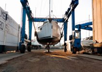 Solarpanel setzt eine Bavaria 46 unter Strom und zerstört sie
