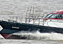 Pilot vessel in full action