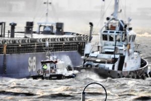 Sturm Lotse für KüMo BLIDOE pilot & tug for coaster 5BRQ4 IMO 9393840 Emden gefährlich dangerous