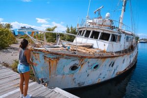 Junges Paar kauft 5000 $ teure Alte Yacht und Renoviert sie wie neu